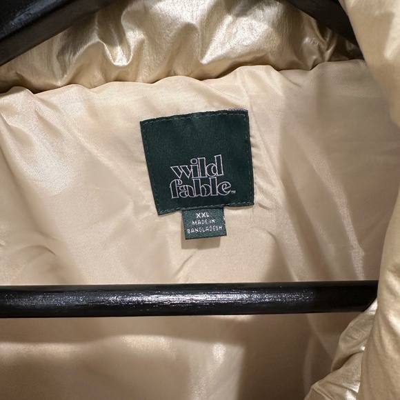 Gold puffer jacket - Picture 3 of 3